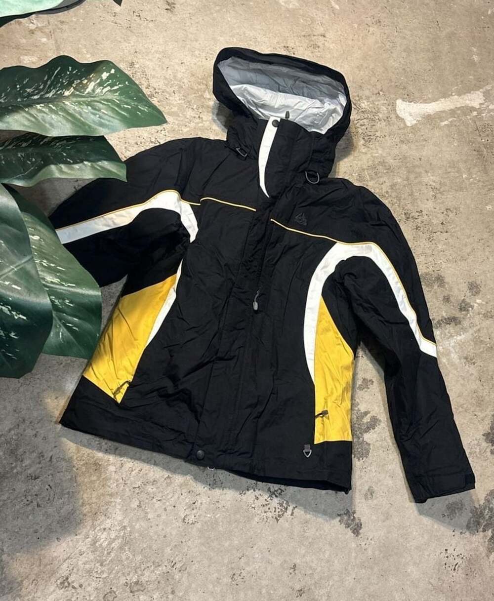 Vintage Nike ACG Outer Layer 3 Storm Thermal Layer Hooded Jacket